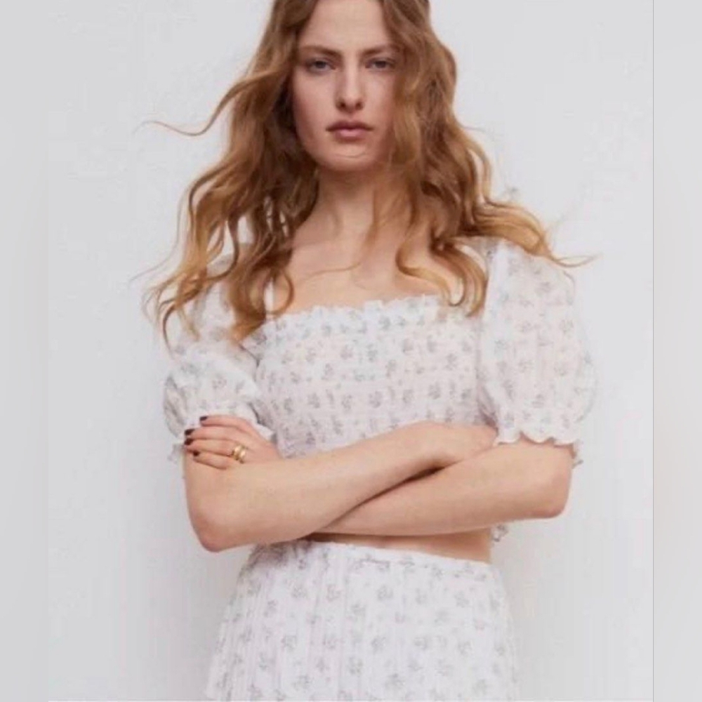 3/$25! H&M Floral Smocked Top